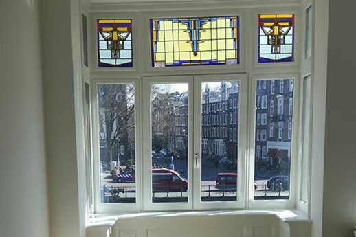 Een hoek kozijn in Amsterdam - VICTMAR stalen kozijnen, deuren en ramen met  glas